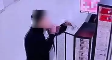 Zuchwała kradzież w galerii handlowej.42-latek włamał się do gabloty i ukradł okulary za 8 tys. zł