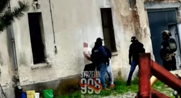 Duża akcja CBŚP i kontrterrorystów w gminie Borów. Według wstępnych informacji zatrzymano dwie osoby