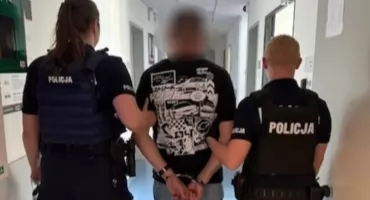 Groził śmiercią czterem osobom i oddał strzały. 47-latek odpowie za atak motywowany narodowością