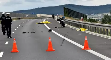 Tragedia na S3 pod Jaworem. Nie żyje 27-letni motocyklista. Droga w kierunku Bolkowa całkowicie zablokowana