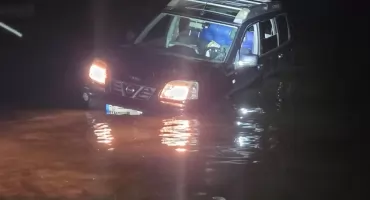Kobieta z dzieckiem wjechała samochodem do Zalewu Mietkowskiego. Ratownicy WSR interweniowali aż 7 razy jednego dnia
