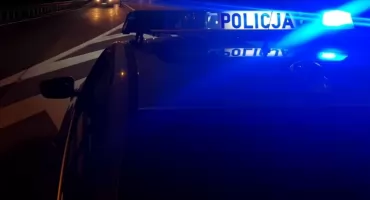 20-LATEK SZEDŁ AUTOSTRADĄ A4 PO 2 W NOCY. POLICJANCI SPRAWDZILI JEGO DANE — CHWILĘ PÓŹNIEJ TRAFIŁ ZA KRATY