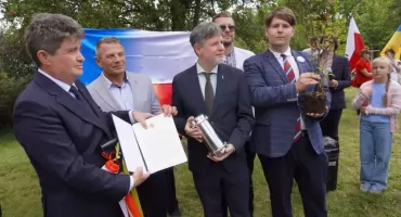 We Wrocławiu powstał Skwer Przyjaźni Polsko-Ukraińskiej. Posadzono pierwsze krzewy
