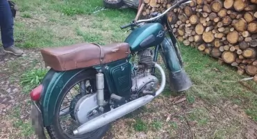 Złodzieje ukradli zabytkowego IŻ-a wartego 12 tys. zł. Motocykl wywieźli z Dolnego Śląska