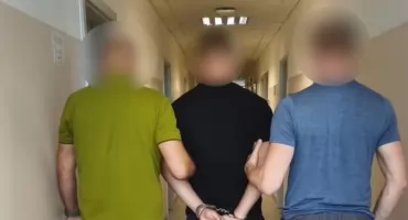 BRUTALNY ROZBÓJ NA WZGÓRZU ANDERSA. ZMUSILI NASTOLATKÓW DO ODDAWANIA BUTÓW I ZEGARKÓW, JEDNEGO POBILI