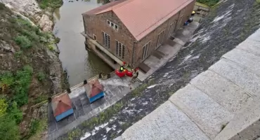 Śmierć na Zaporze Złotnickiej. 31-latek spadł z wysokości 25 metrów. Jest śledztwo