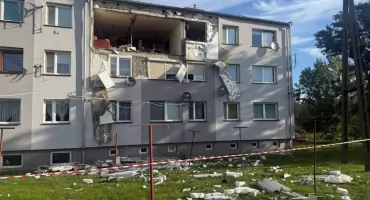 Wybuch gazu w bloku w Głębowicach. Jedna osoba trafiła do szpitala śmigłowcem LPR