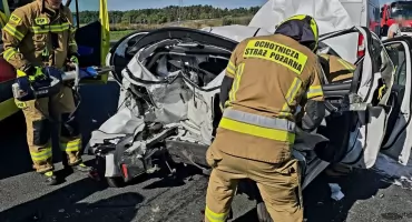 Dwa zdarzenia na S3. Najpierw zderzyły się 4 auta, potem ciężarówki. Jedna przewoziła kwas siarkowy