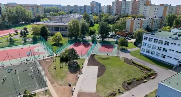 Mniej betonu, więcej zieleni. Wrocławskie szkoły zmieniają swoje podwórka