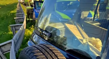 Ukradł auto, a później wsiadł za kierownicę mając ponad 2,5 promila. Hondę rozbiła się na A4