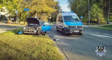 Miała 3,5 promila i sądowy zakaz prowadzenia pojazdów. Mimo to wsiadła za kółko i uderzyła w autobus