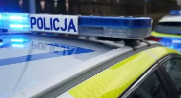 Dwa mandaty dla 17-latka. Na hulajnodze jechał z kolegą i zderzył się z autem