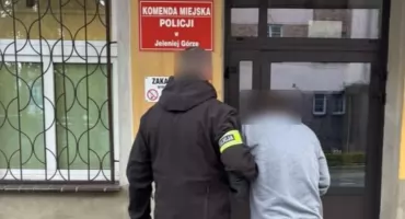 Zabójstwo w Jeleniej Górze. 43-latek nie żyje, podejrzany trafił do aresztu