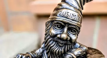 Nowy krasnal we Wrocławiu. Zusimir zamieszkał przy stuletnim gmachu ZUS