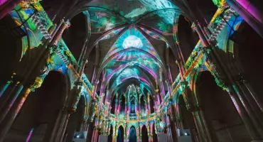 Światło, muzyka i niezwykła podróż przez dzieje wszechświata. GENESIS już we Wrocławiu